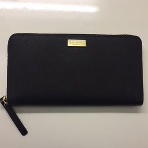 New, mint, unused! THE perfect wallet for everyone